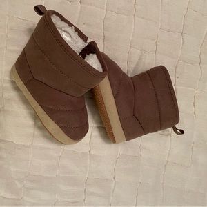 Like-new Old Navy boots, 6-12 mos.